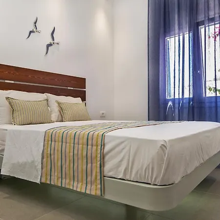 Guest house Petini's Place Fira (Santorini)