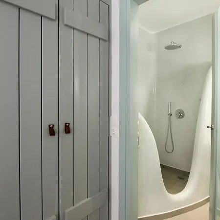 ペティニズ プレイス サントリーニ