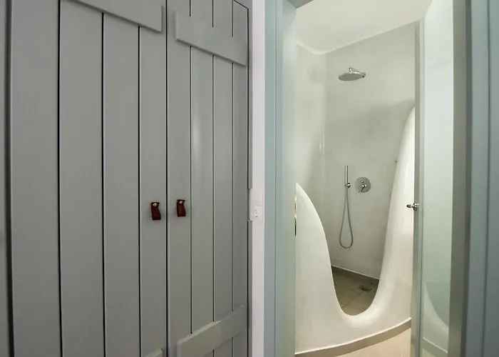 Petini's Place Fira (Santorini)